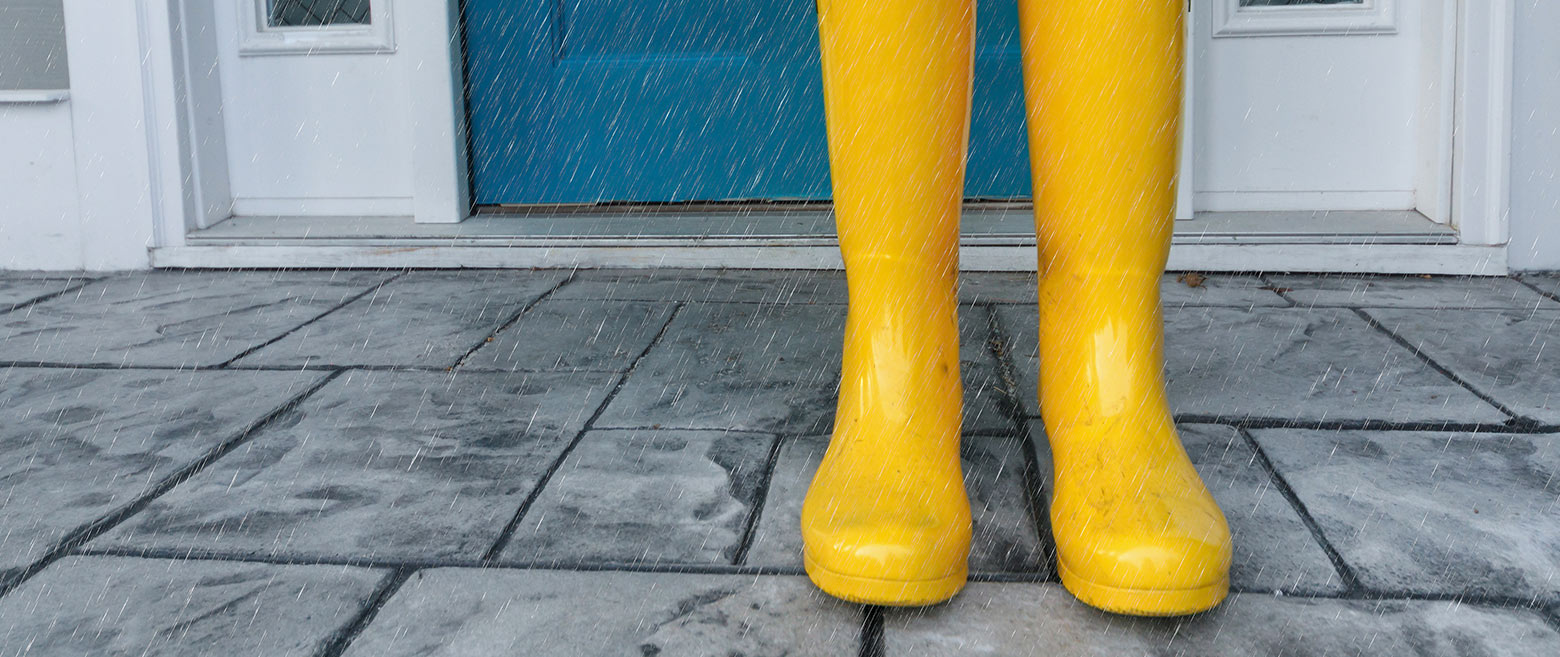 Image of a yellow rain boots.